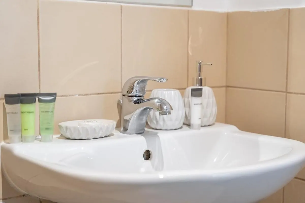 Spacious 4Br In Jbr - Walking Distance To Beach Dubai 0*,  United Arab Emirates